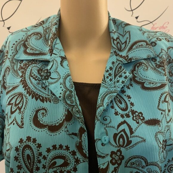 Rebecca Malone. Sz PL. Short Sleeve Shirt with 1/2 Cami. Floral/Paisley. B84. - Picture 2 of 4